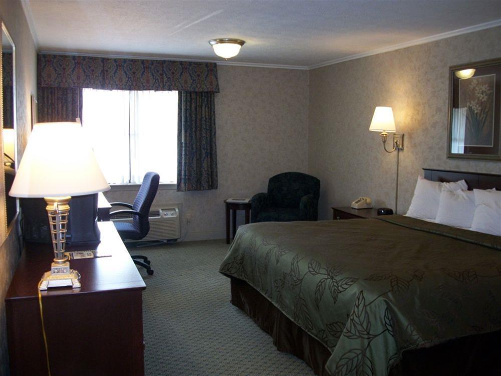 Red Roof Inn & Suites Lexington - Hamburg Exterior photo